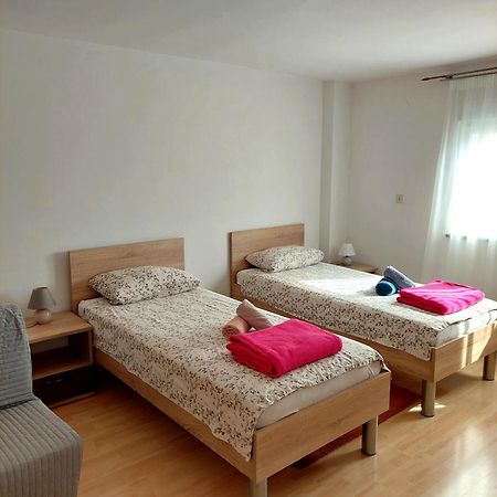 Dina Apartments Pola Esterno foto