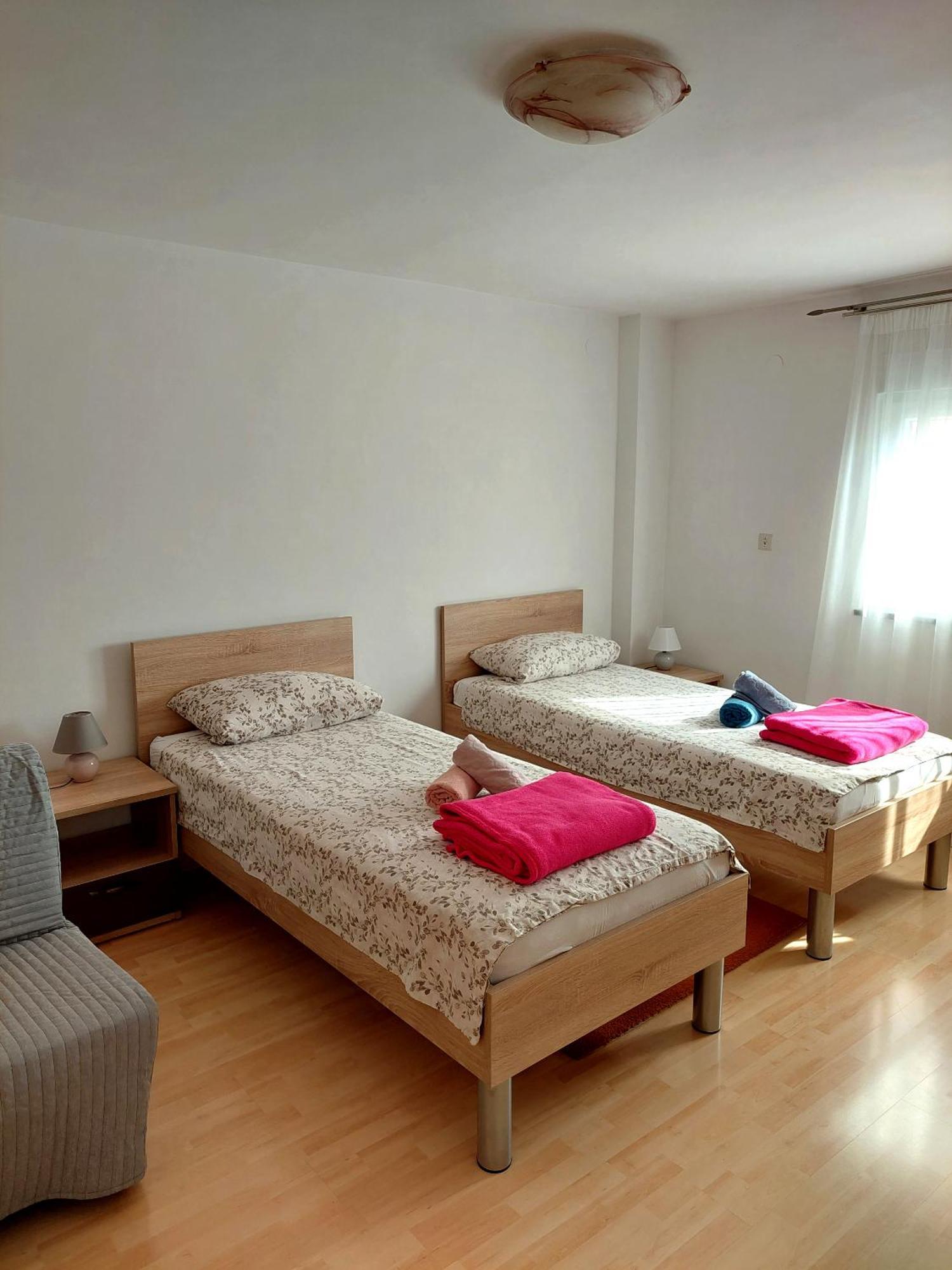 Dina Apartments Pola Esterno foto